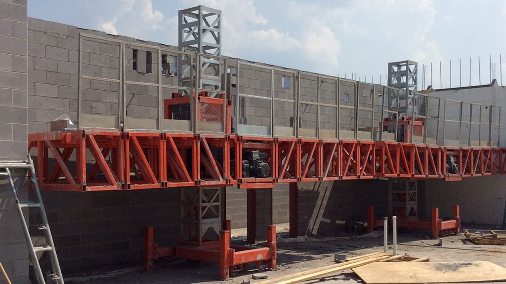 The built-in casters on the base allowed Luna Masonry to roll the scaffold into place without taking it apart.